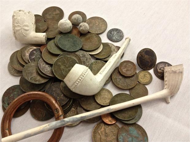 A range of 16th c to present day ARTIFACTS from Mud-Mucking (aka "Mud-Larking") including old COINS, CLAY MARBLES, magnificent CLAY PIPES & BOWLS, and a BRASS RING. (Thames River, England)